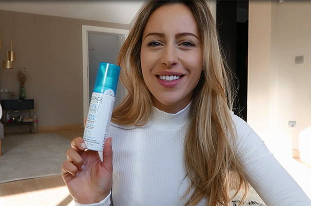 Caroline teste le spray nasal