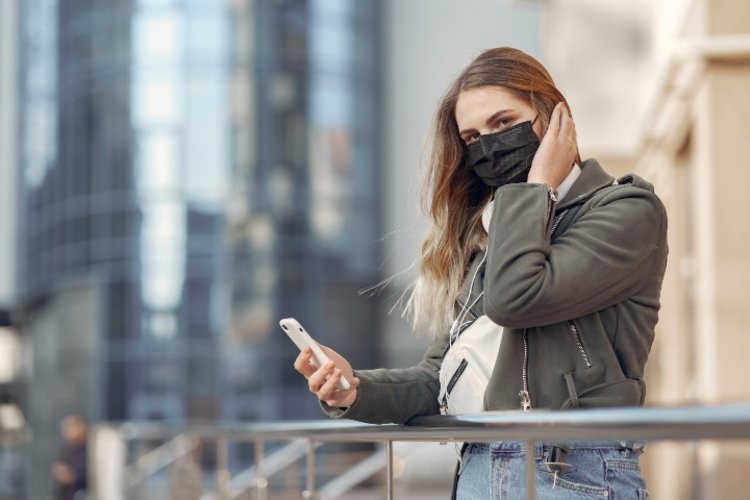 Cómo lidiar con el "maskne" por el uso de mascarilla 